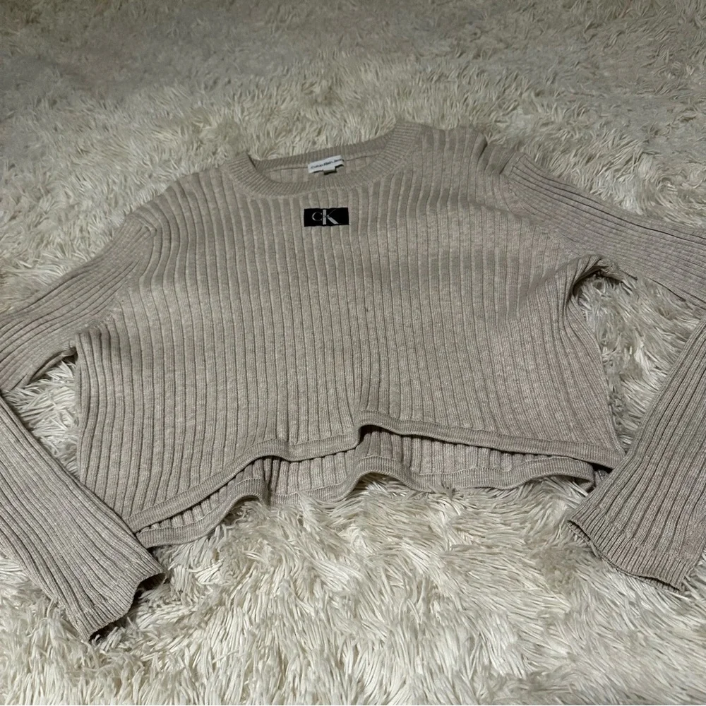 Calvin Klein Beige Ribbed Cropped Long Sleeve Top Sweater - Picture 5 of 8